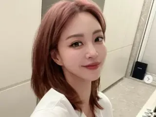 Actress Han Ye Seul, lovely pink hair New Post