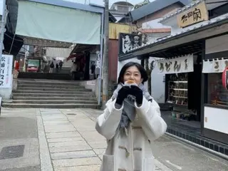 Actress Baek Jin Hee smiles, "Who did you go with?"...New Post while traveling in Japan