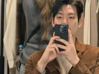 Actor Kim WooBin, physical superiority in mirror selfie... mischievousness is also a bonus
