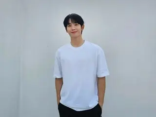 Actor Jung HaeIn greets Lunar New Year with a kind smile...The white T-shirt alone is a heart-pounding visual
