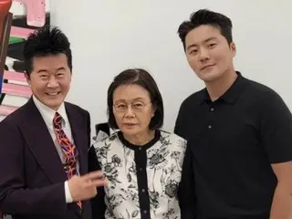 Singer Tae Jin Ah releases a complete family photo with his son Eru and his wife, who suffers from dementia... "Always walk only on Flower Road"