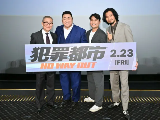 左から『犯罪都市 NO WAY OUT』に出演の國村隼、マ・ドンソク、イ・サンヨン監督、青木崇高