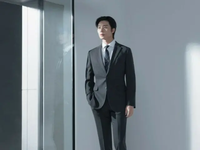 俳優パク・ソジュン、「本物」男性モーメント…洗練された都市の日常“モダン&シンプル”