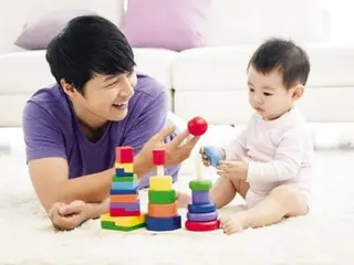 4 out of 10 Koreans say ``To solve the low birth rate, priority should be given to those returning from childcare leave'' = South Korea