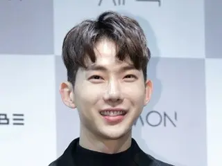 "2AM" Jo Kwon performs wearing 23cm high heels... "He jumps up the table"