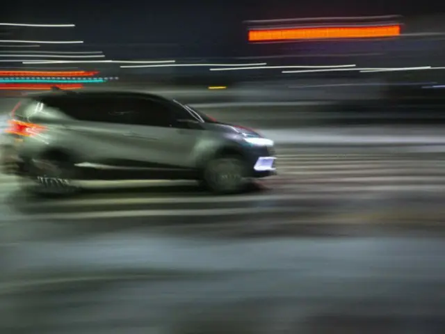 中国・西安市、走行中にドアを開け「あおり運転」…運転手は無免許・14歳少年=中国報道