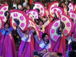 Is “fan dance” a Chinese thing? ...Chinese people promoting to the whole world = Korean news