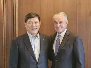 KBO President Heo Gu-young meets with Commissioner Manfred before MLB Opening Day
