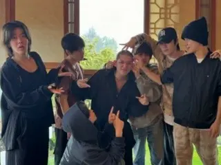 "NCT" Tae Yeon, ahead of his enlistment today (15th), "NCT 127" members gathered... "Stay healthy! Let's go!"