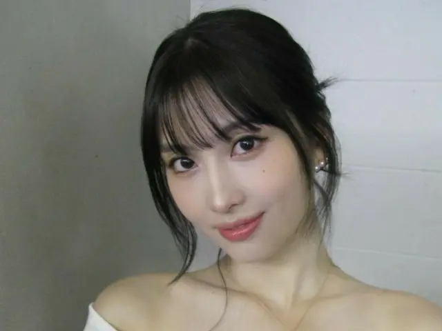 "TWICE" Momo, "Sexy collarbone" that makes you want to take a "selfie"... "Perfect for this spring" Gorgeous visuals that are just as gorgeous as jewelry