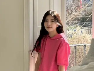 Suzy (former Miss A) is as gorgeous as the spring sunshine... She's so beautiful!