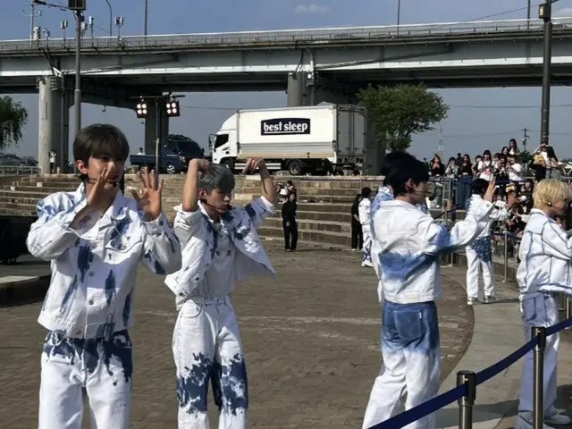 "YOUNITE" pledges to take first place on music shows at Hangang Park... Public showcase watched by rhymers