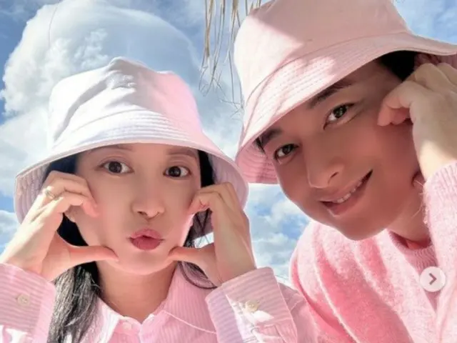 "Pregnancy announcement becomes hot topic" Singer Lee Ji Hoon & Ayane couple go on prenatal education trip to Jeju... Show off cheek hearts in pink couple look