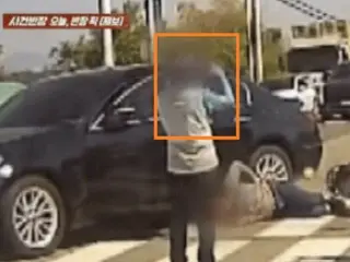 Driver who caused accident takes photos without providing aid to fallen victim = Korean report