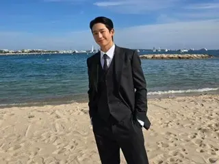Jung HaeIn, a handsome man who appeared on the beach in Cannes... he never looked more perfect in a suit