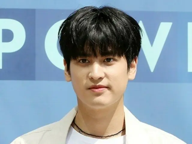 iKON's youngest member Jung Chanwoo enlists today (27th)... Farewell for a while until the group is complete
