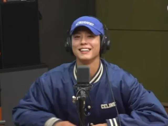 Park BoGum suddenly appears on radio show instead of on the phone... Tang Wei is surprised