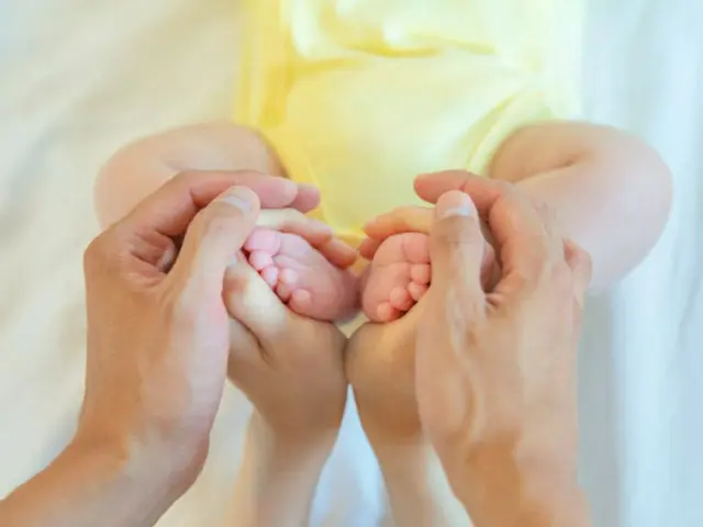 "I can hear the baby crying"... Mother abandons newborn baby in garbage dump after giving birth = South Korea