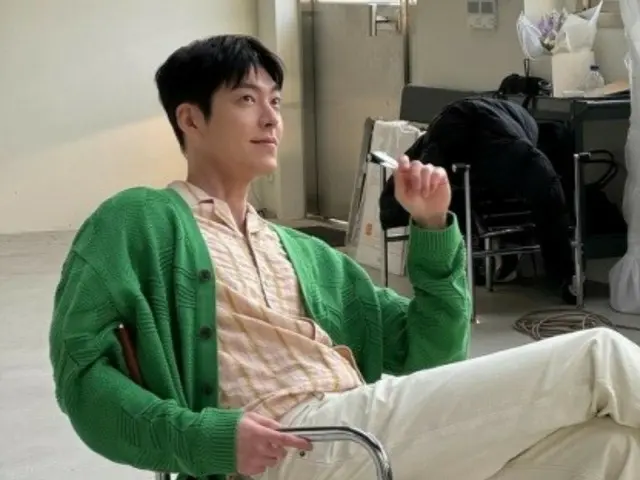 俳優キム・ウビン、見ても信じられない足の長さ