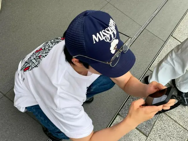 チェ・ジョンヒョプ、Tシャツとジーンズで最高におしゃれ