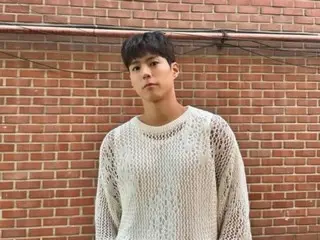 Park BoGum exudes natural charm... Mesh knit adds sexiness