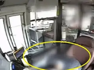 South Korean citizen rescues bus driver who collapses after his head lurches while driving