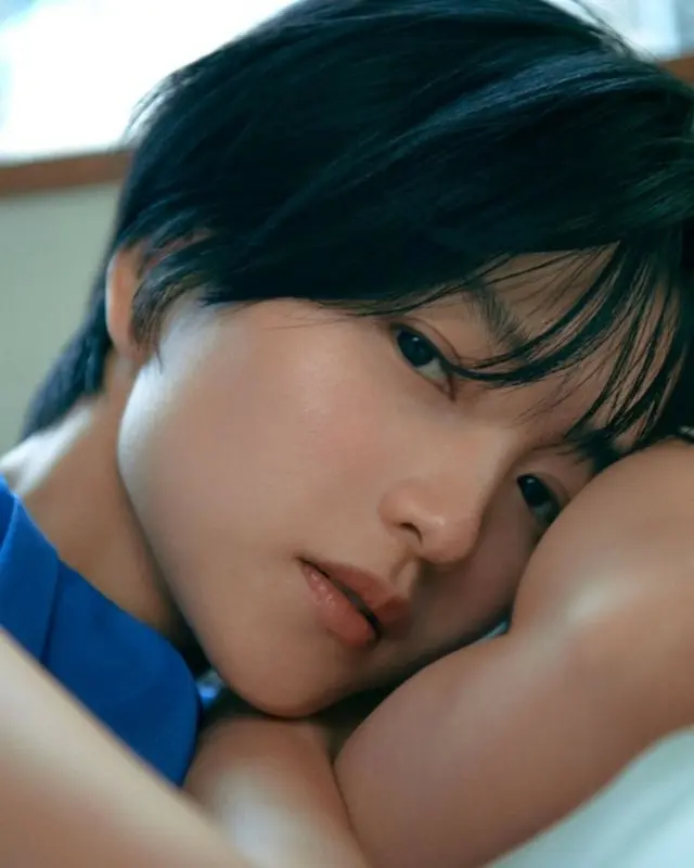 女優キム・テリ、破格的なショートカットに変身し“クール&ビューティー”そのもの…魅惑的ビジュアルでとりこに