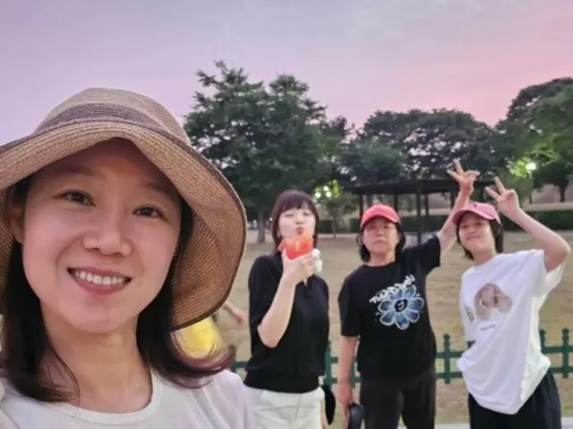 女優コン・ヒョジン、母娘4人で慶州ロングステイ…「毎日一緒に食べて寝て」近況公開2
