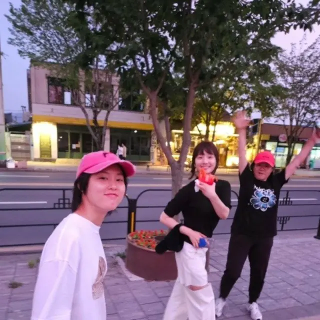 女優コン・ヒョジン、母娘4人で慶州ロングステイ…「毎日一緒に食べて寝て」近況公開3