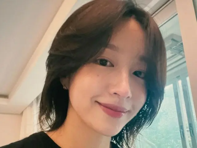 「EXID」ハニが結婚を控え、キュートなショートヘアの美貌を披露した。
