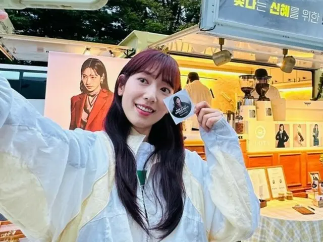 パク・シネ、大学生のような初々しいビジュアル…最高にさわやか