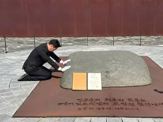 Rep. Kwak Sang-hiko, who abstained from voting on the impeachment motion, resigns from his position as the Democratic Party's floor leader (South Korea)