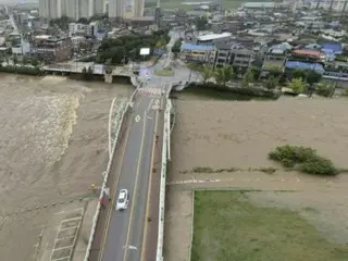 "Bridge collapsed due to heavy rain" - A photo of a bridge collapsed in South Korea goes viral... Police even restrict traffic, causing a commotion