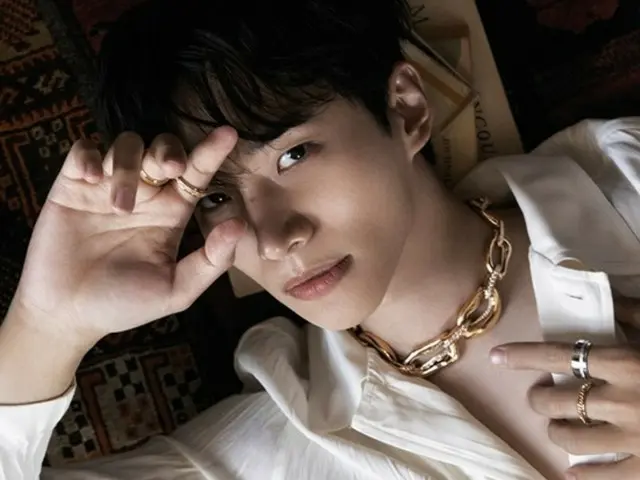 「2PM」ジュノ、パリ魅了したセクシーな魅力と致命的なビジュアル