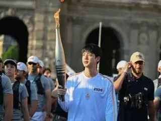 BTS' JIN, who participated in the Paris Olympic Torch Relay, attracts worldwide media attention... "Wherever I went, there were ARMYs"