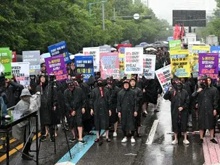 Samsung Electronics union plans to hold talks with company to resume wage negotiations amid full-scale strike, South Korea