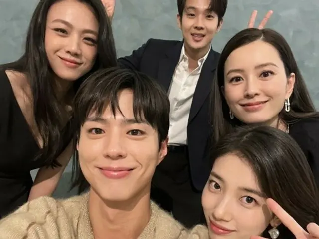 パク・ボゴム&スジ&タン・ウェイ&チェ・ウシク&チョン・ユミ、ビジュアルのチームワークも最高