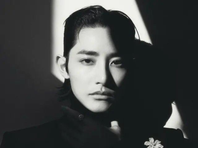 俳優イ・スヒョク、けだるい退廃美&独歩的なオーラ…中国マガジンのカバーを飾る01