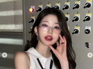 "IVE" Jang Won Young, beautiful even with glasses... geek chic style is the truth