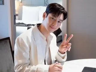 Lee Je Hoon thanks EUN WOO (ASTRO) for the cafe car he received... The warm friendship between these two facial geniuses