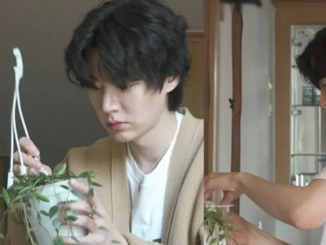 俳優アン・ジェヒョン、新しくなった自宅リビングのインテリアを公開=「シングル男のハッピーライフ」