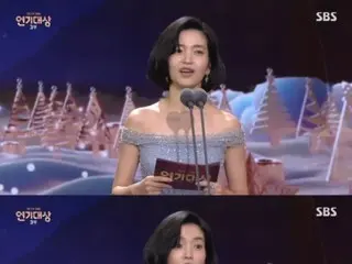 Actress Kim Tae-Ri makes a gaffe at the SBS Awards ceremony saying, "This year, MBC..." Lee Je Hoon follows up
