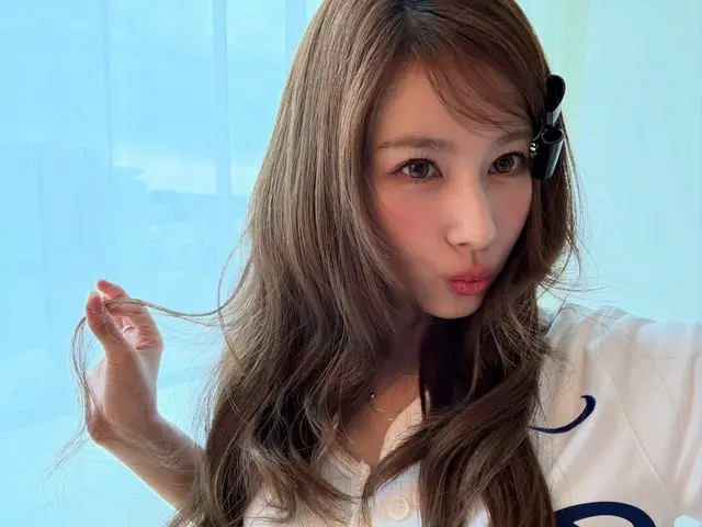 「TWICE」サナ、実物はどれほどきれいなのか..人形のようなビジュアル