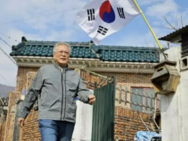 検察、文在寅元大統領に召喚通知...元婿の特別採用疑惑＝韓国