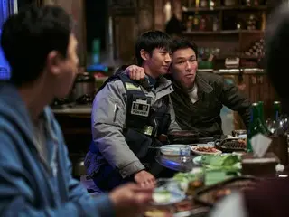 Hwang Jung Min and Jung HaeIn from the movie "Veteran: The Crime Investigation Team" battle in aprons! Ramen battle video released