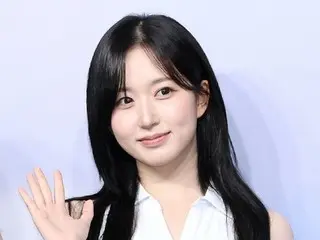 NMIXX's Hyewon, "I've always been a junior, but now people start calling me senior, so it feels awkward"
