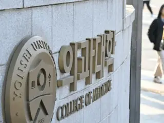 Medical students who took a collective leave of absence are returning to school, but the reason remains uncertain = Issues surrounding the increase in admission quotas for medical schools in South Korea