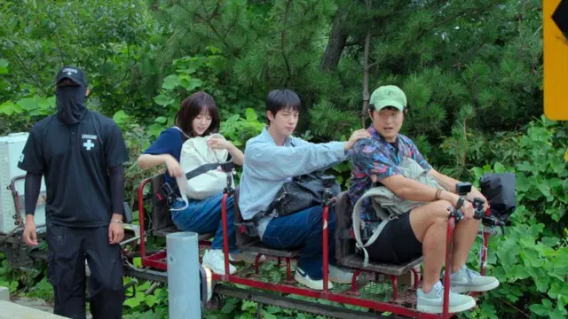 「BTS」JINがたき口の前で涙なんて