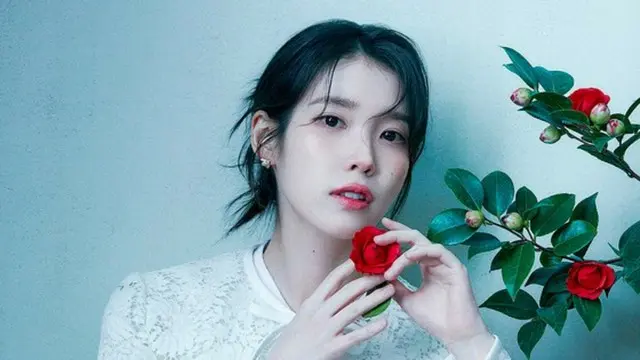 歌手IU、”ダイヤボタン”1000万Youtuberになる...「面白いコンテンツをたくさん作る」