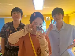 Kian84 takes a group shot with "staff members" JIN (BTS) & Ji Ye Eun at an on-sea guesthouse... a heartwarming atmosphere